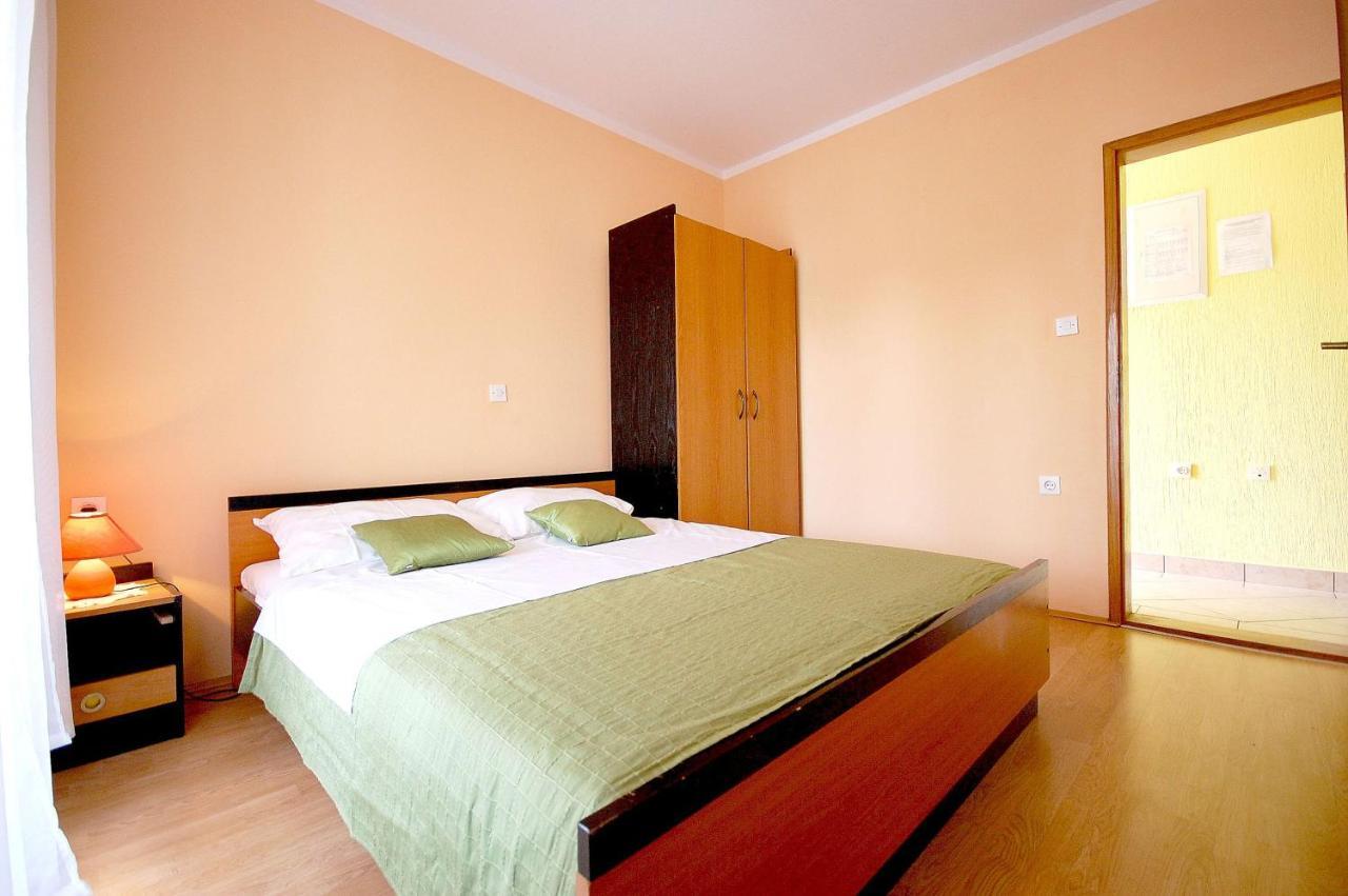 Apartment Ivan By El-Pi Tours มาลินสกา ภายนอก รูปภาพ